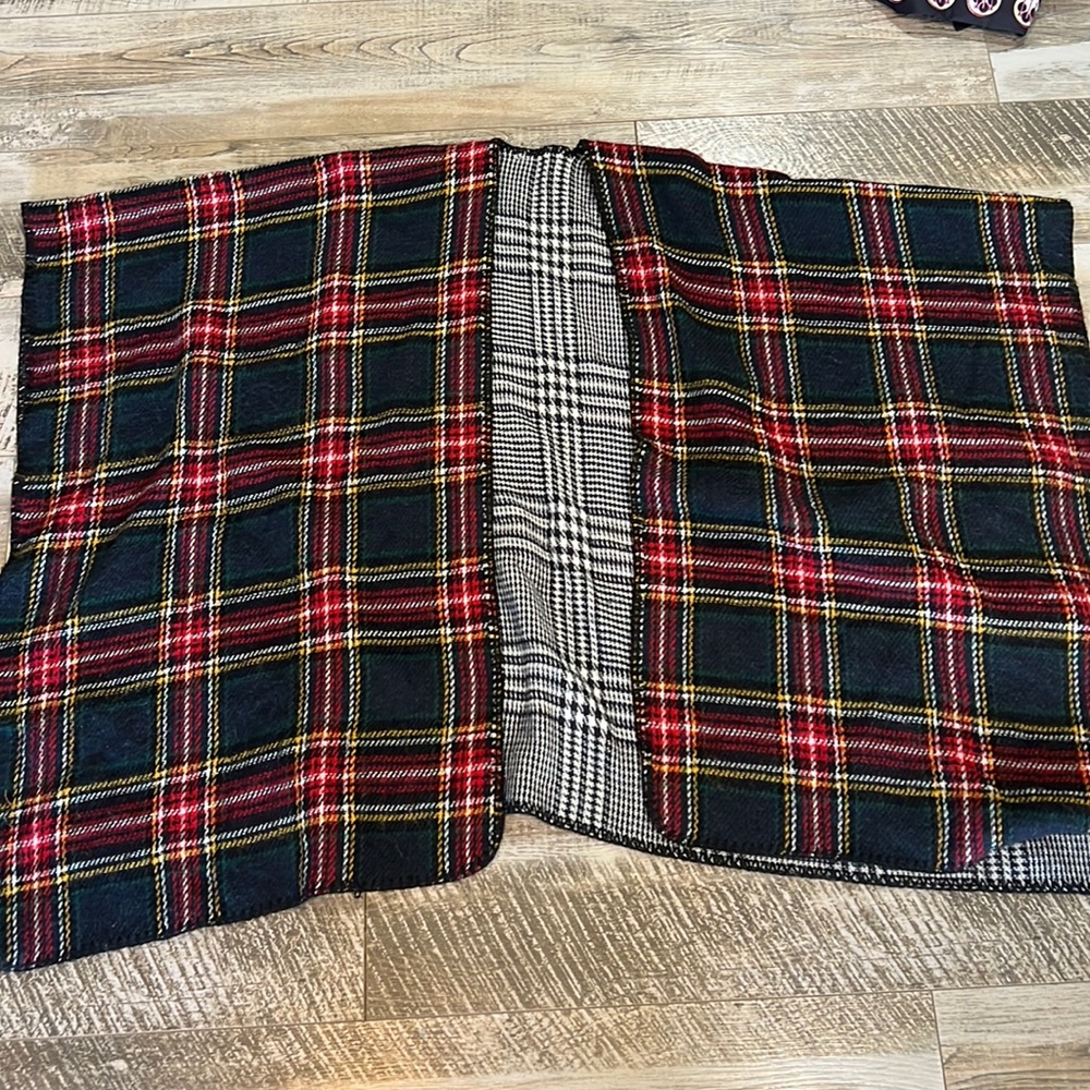 Woolrich Reservable Shrug - Picture 3 of 4